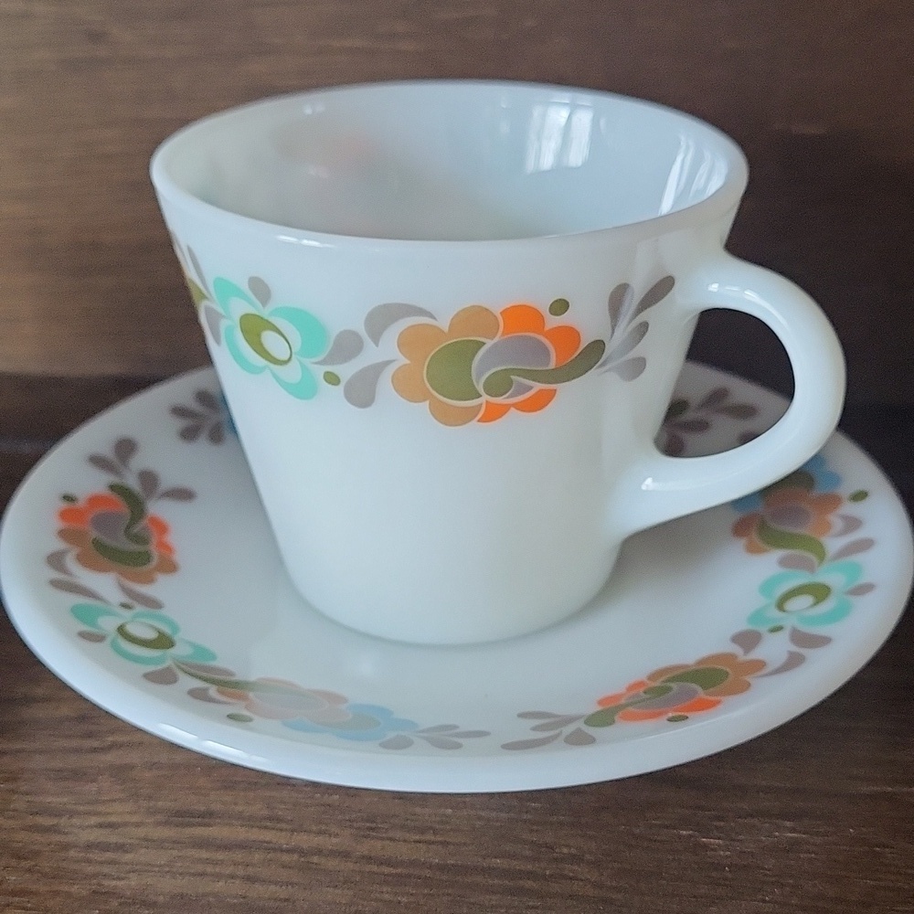 Vintage Pyrex Carnaby Tempo Cup and Saucer Set Of 2 - Picture 3 of 13